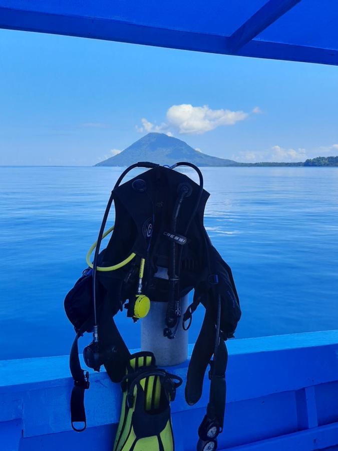 Blue Shark Divers Бунакен Экстерьер фото